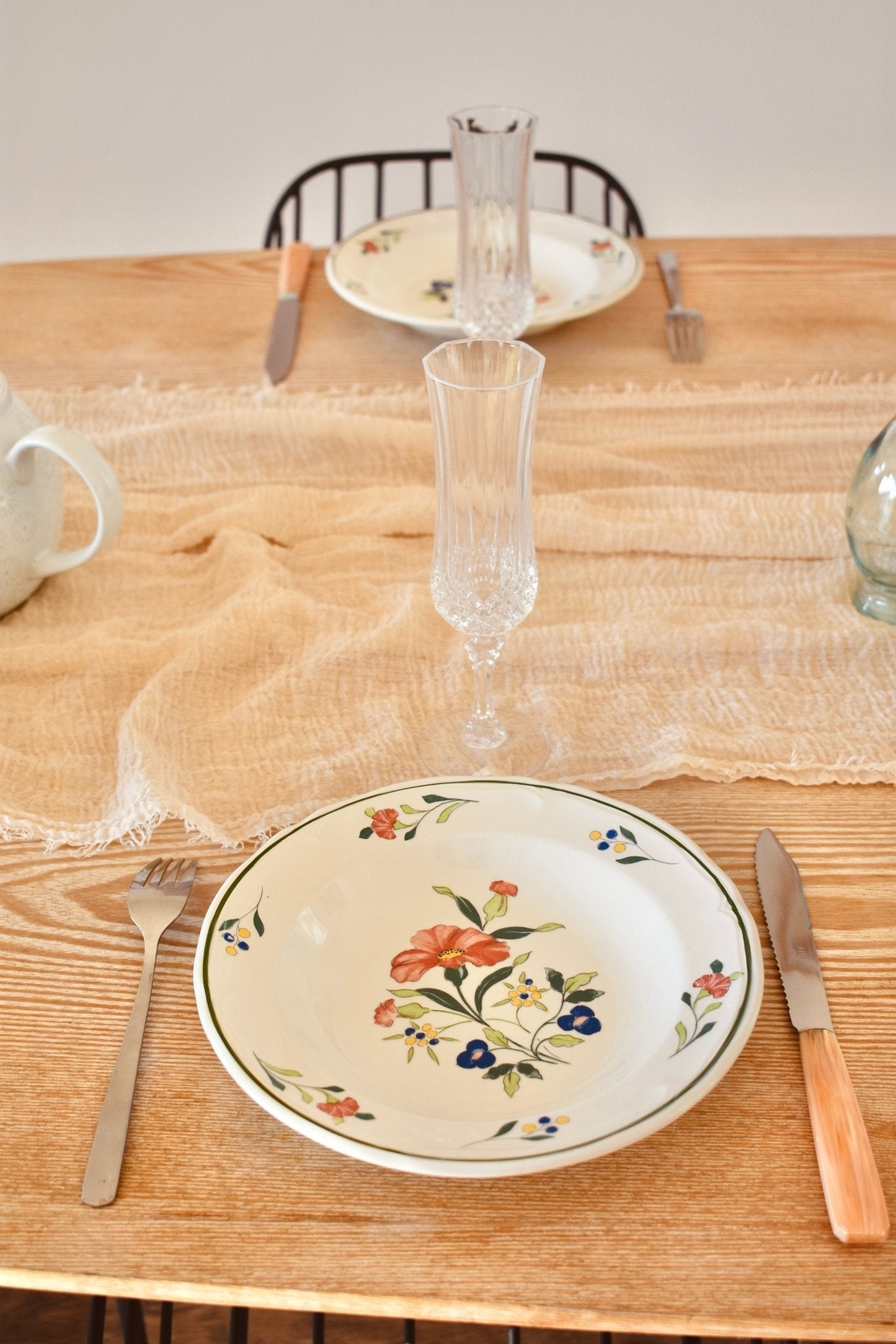 Duo d'assiettes creuses blanches à fleurs « TRÉMIÈRES » - La Recyclerie LS