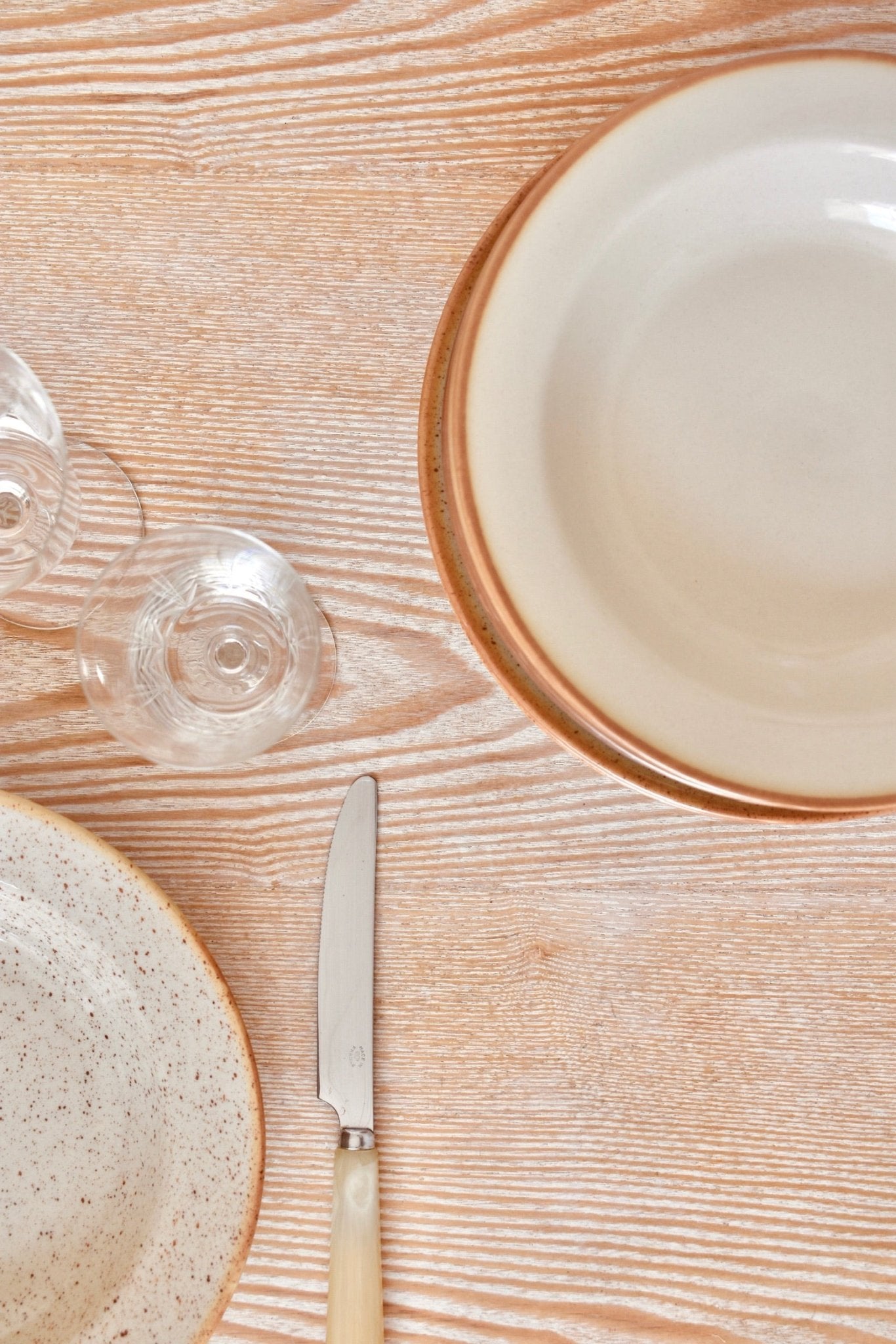 Assiette creuse beige liseré marron « PILAT » - La Recyclerie LS