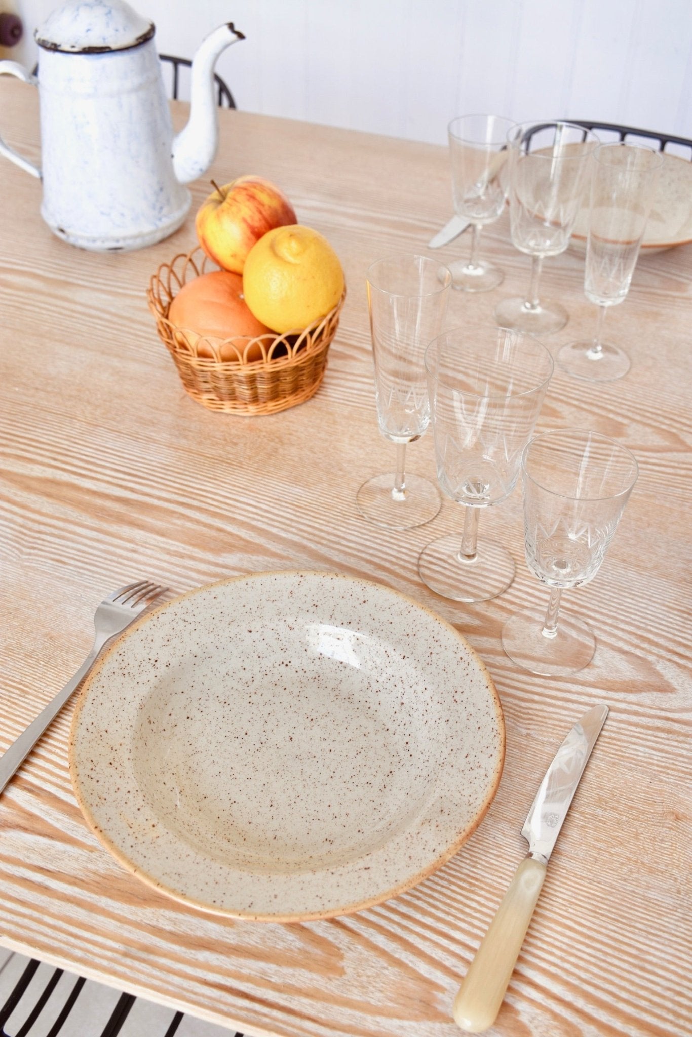 Assiette creuse beige mouchetée « VANILLE » - La Recyclerie LS
