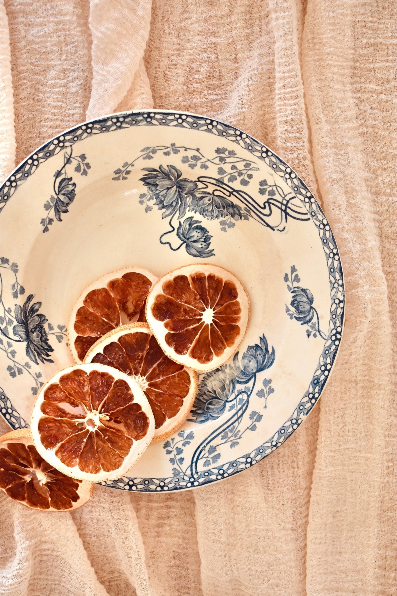 Assiette creuse crème à fleurs bleues Royat Sarreguemines « ROY » - La Recyclerie LS