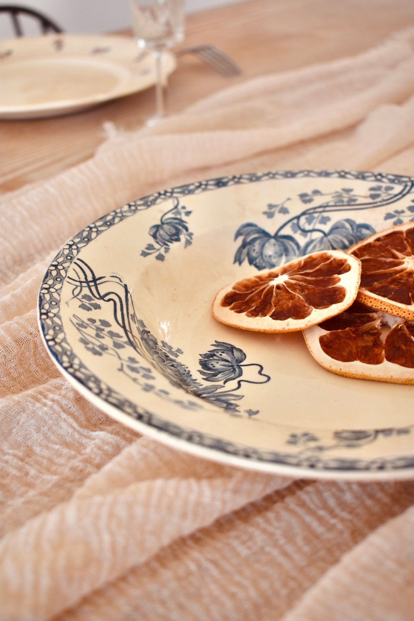Assiette creuse crème à fleurs bleues Royat Sarreguemines « ROY » - La Recyclerie LS