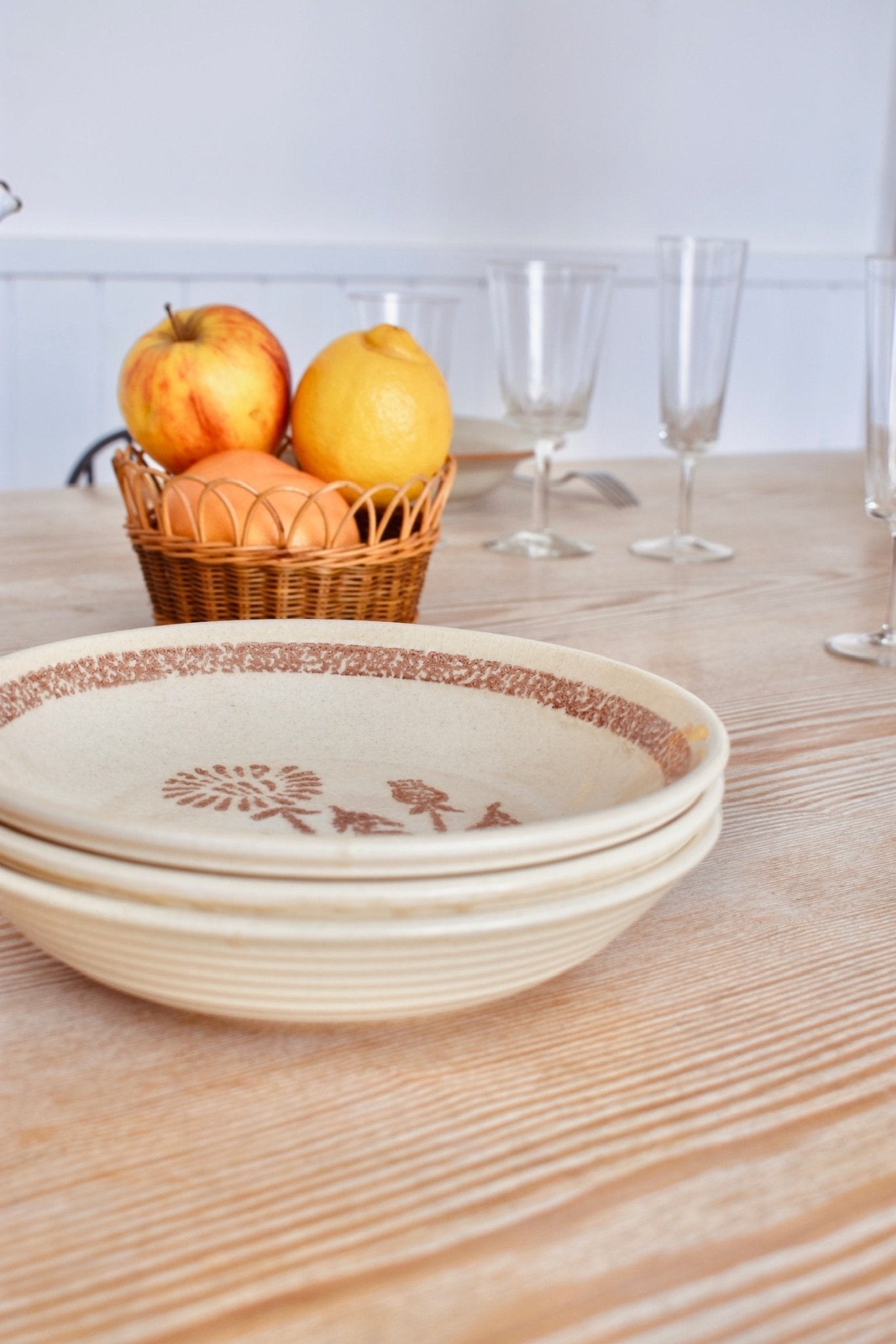 Assiette creuse crème avec liseré et fleurs marron « PISSENLIT » - La Recyclerie LS