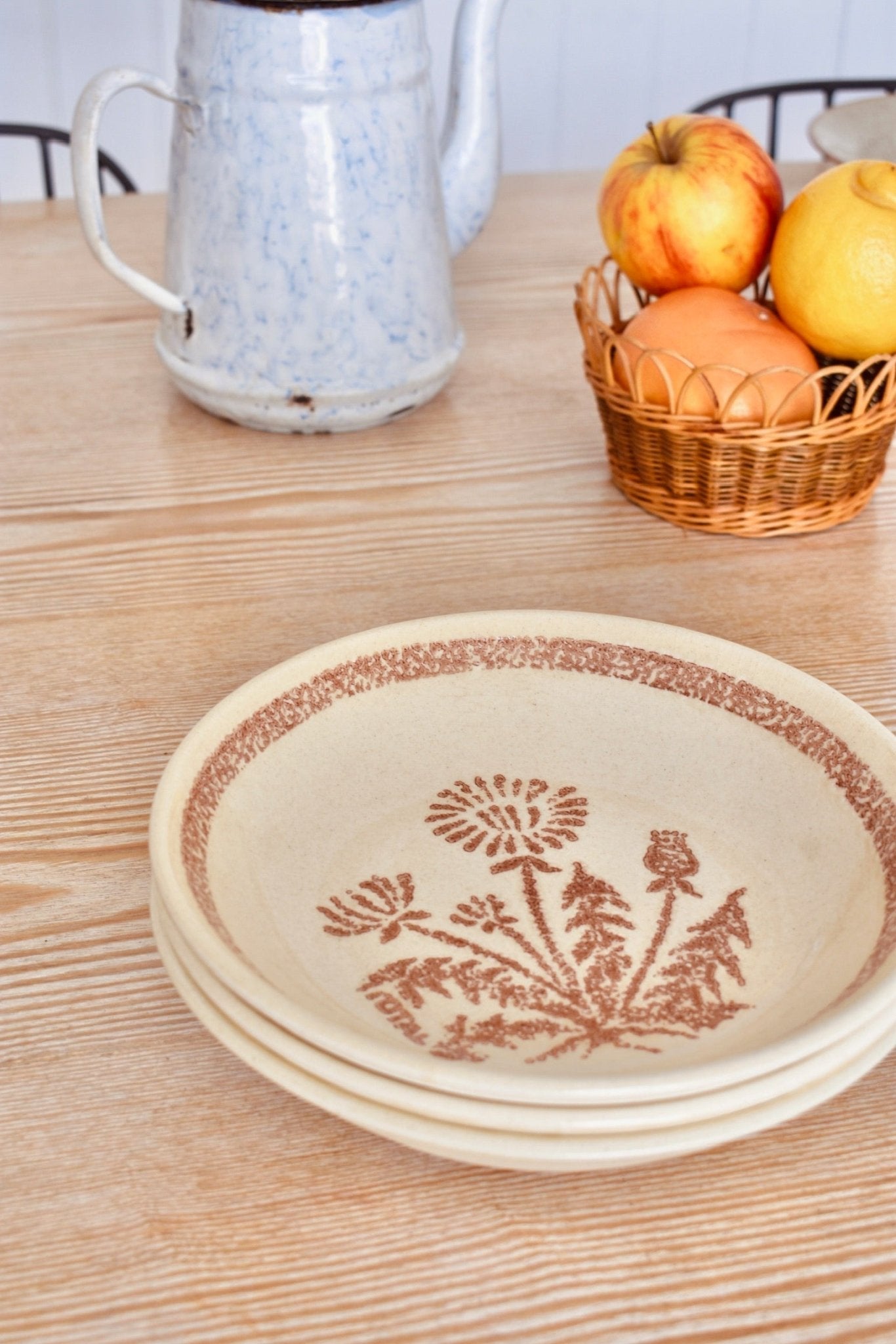 Assiette creuse crème avec liseré et fleurs marron « PISSENLIT » - La Recyclerie LS