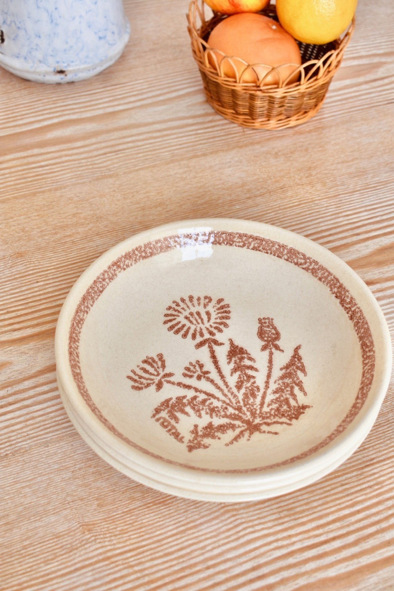 Assiette creuse crème avec liseré et fleurs marron « PISSENLIT » - La Recyclerie LS