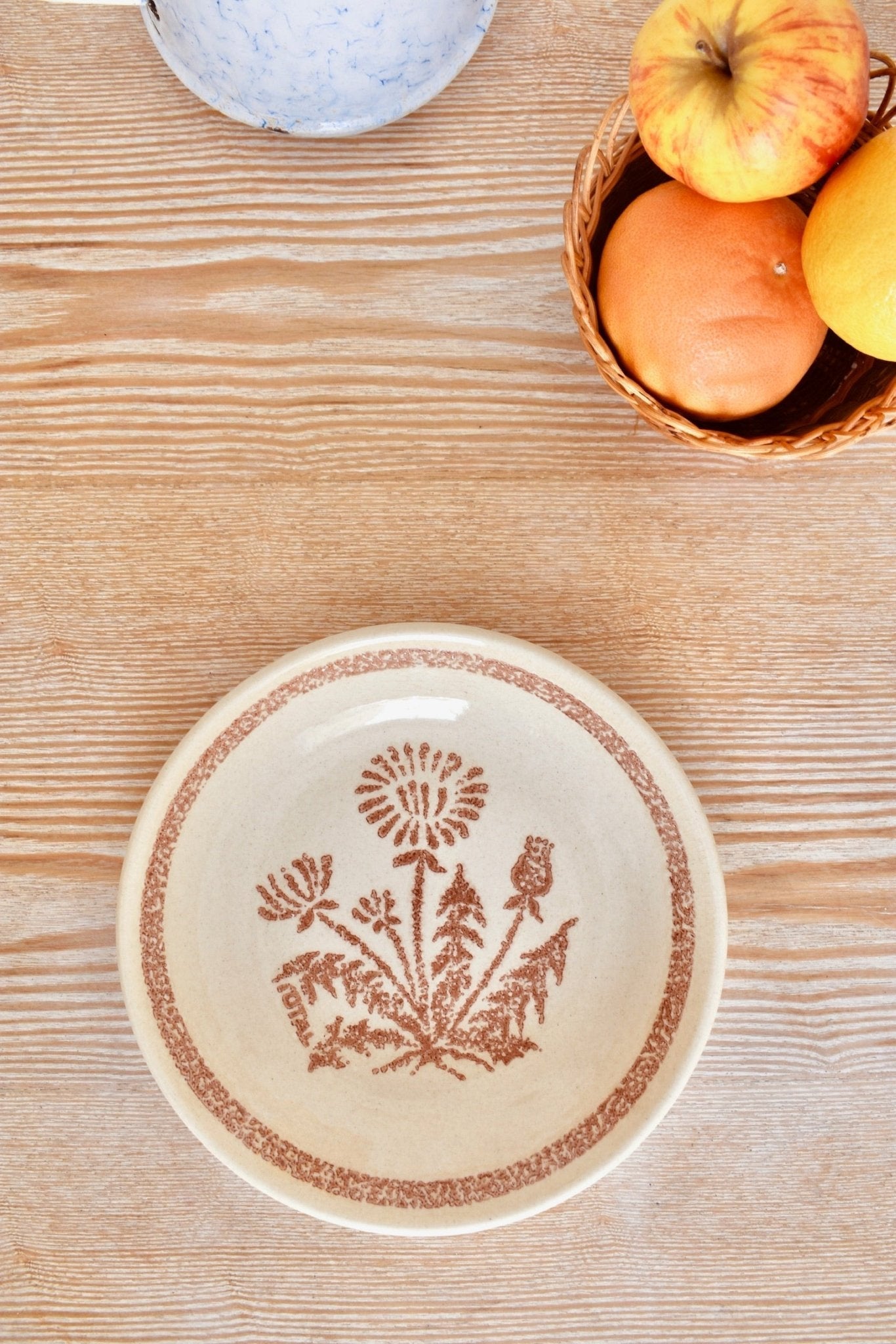 Assiette creuse crème avec liseré et fleurs marron « PISSENLIT » - La Recyclerie LS