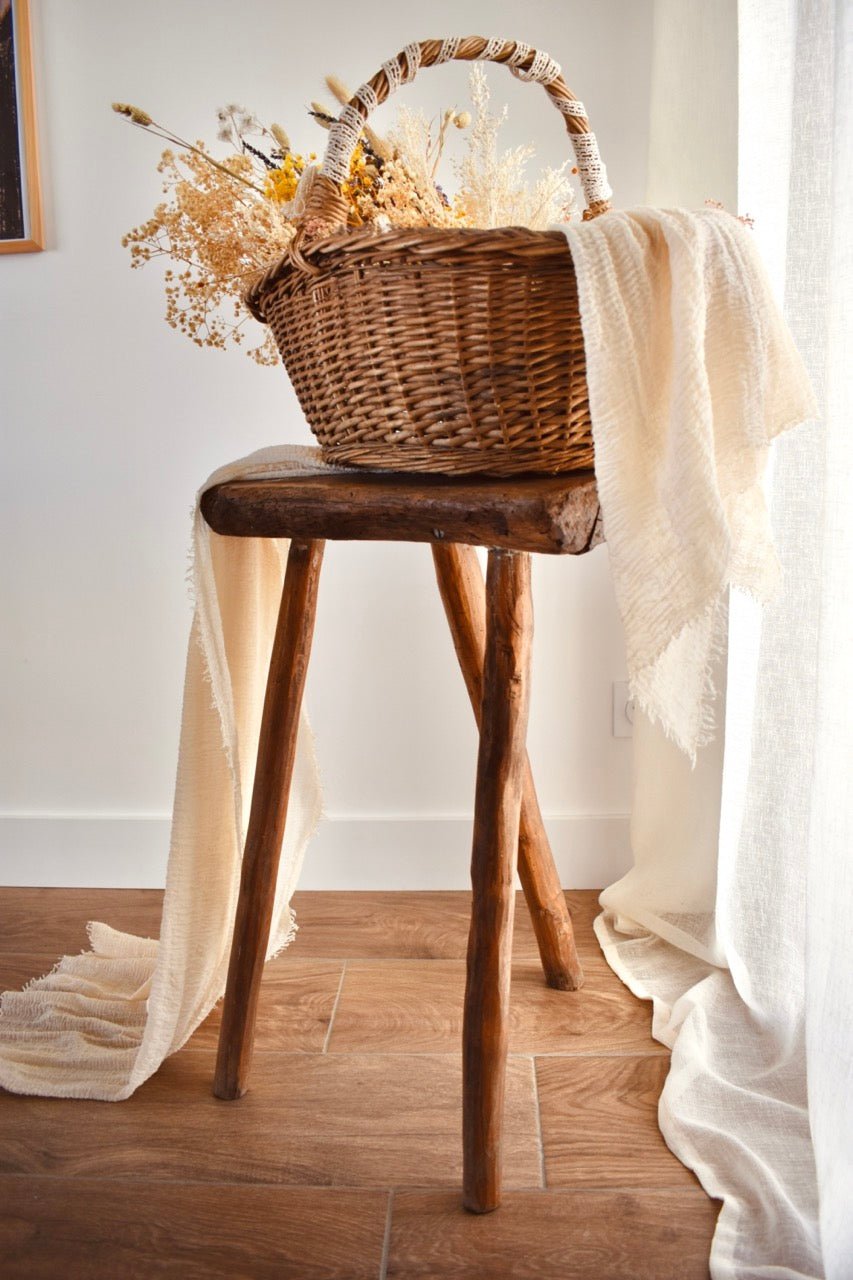LOCATION Tabouret tripod en bois - La Recyclerie LS