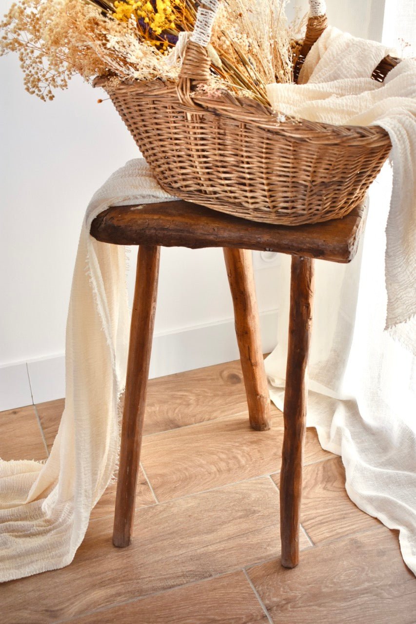 LOCATION Tabouret tripod en bois - La Recyclerie LS