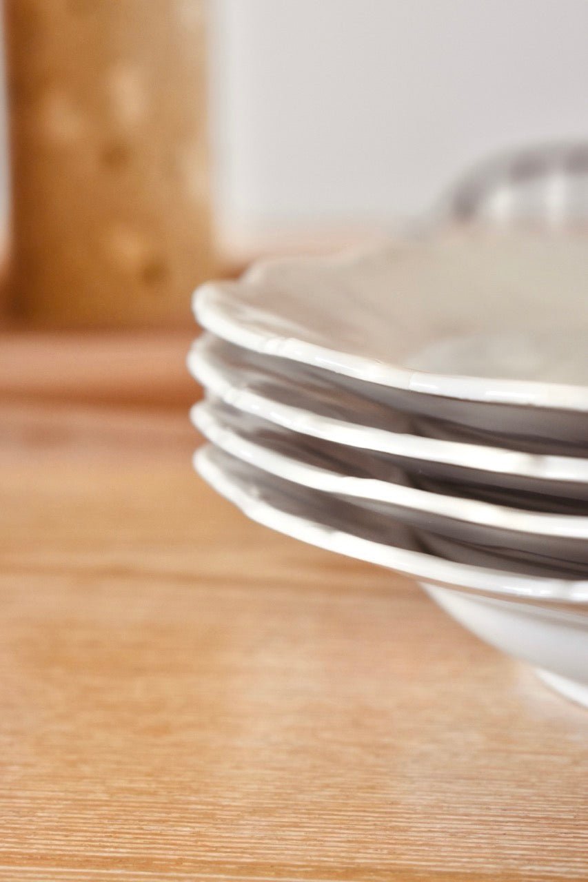 Service de 4 assiettes creuses blanches dentelées « BLOIS » - La Recyclerie LS