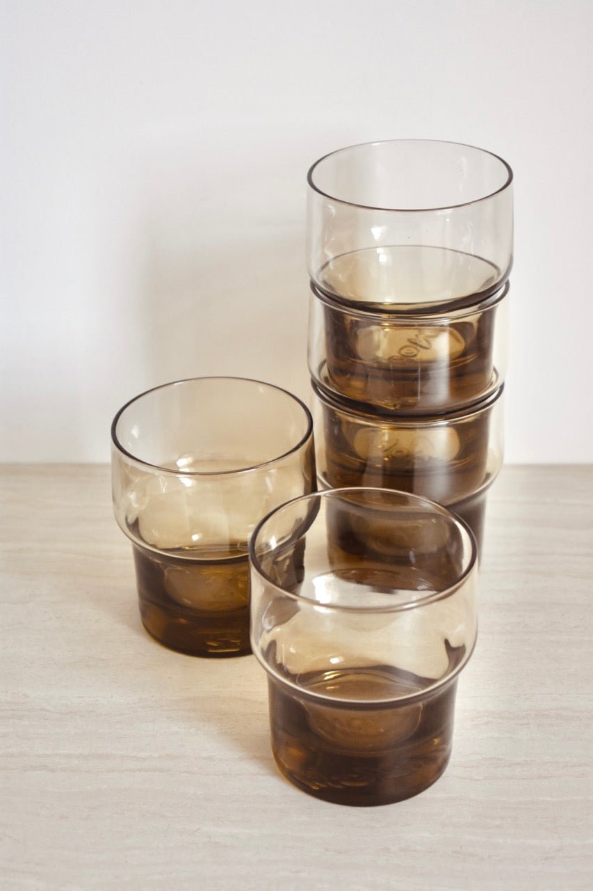 Service de 5 verres à eau fumés « SEVENTIES » - La Recyclerie LS