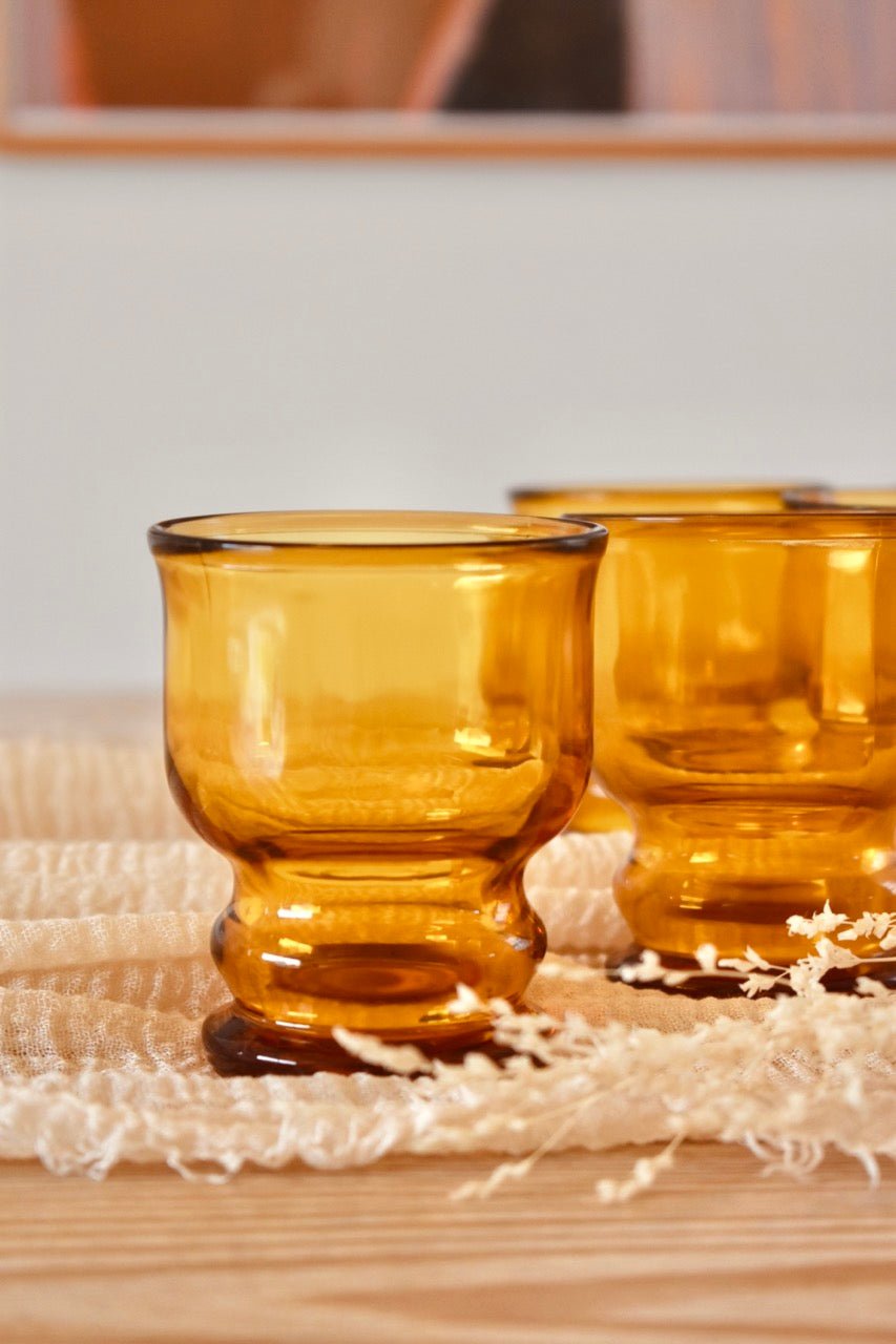 Service de 5 verres ambrés aux formes arrondies « SUNDAY » - La Recyclerie LS