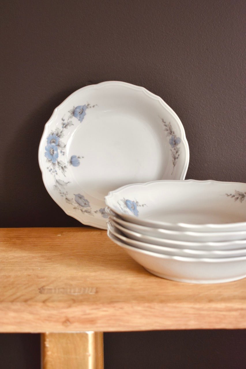 Service de 6 assiette creuses en porcelaine blanches à fleurs bleues « ALOUETTE » - La Recyclerie LS